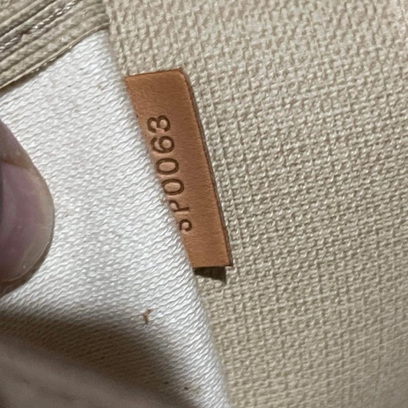 Louis Vuitton Authentic briefcase - Picture 8 of 15